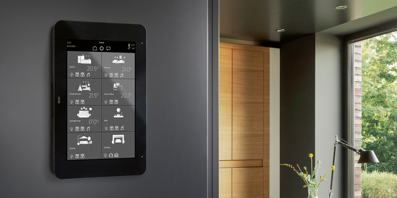 JUNG Smart Panel 8 bei Raabe Elektro-Anlagen GmbH in Eisenach