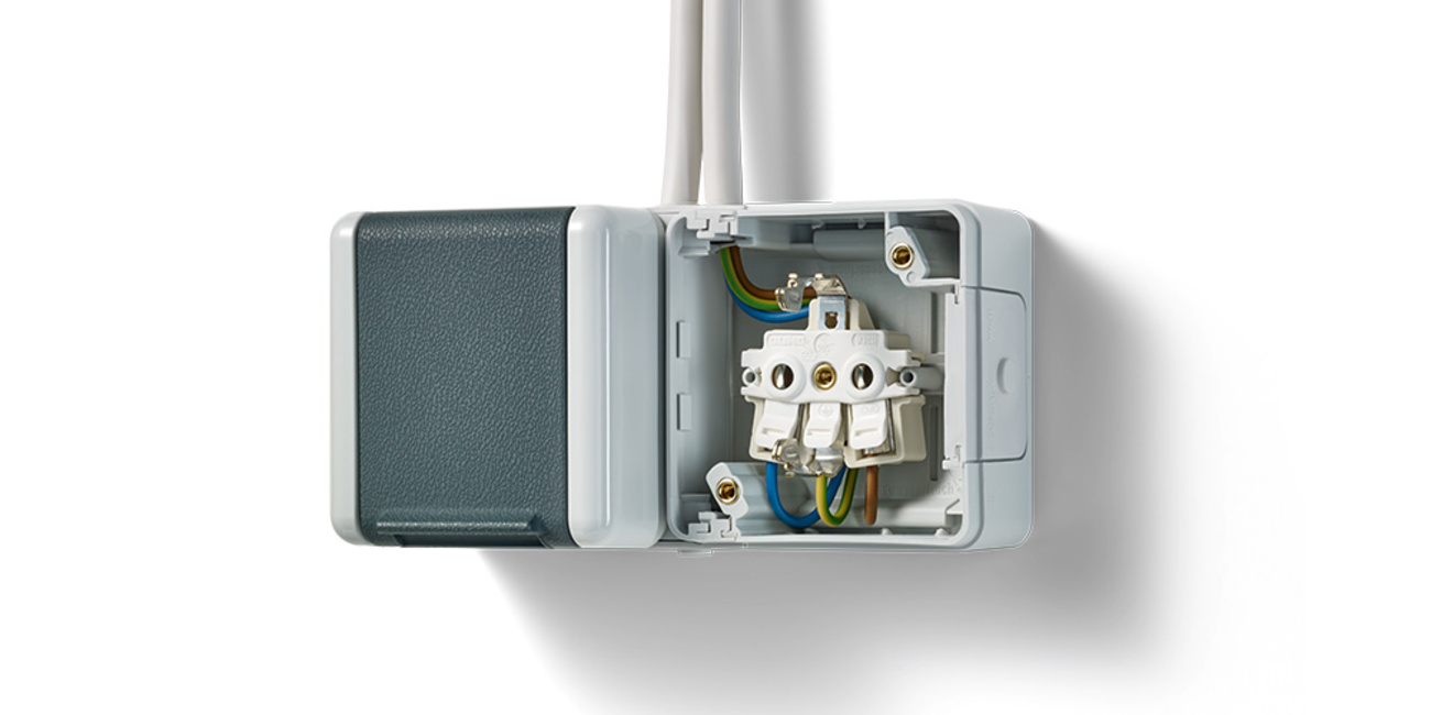 Doppelsteckdose mit Trennsteg bei Raabe Elektro-Anlagen GmbH in Eisenach