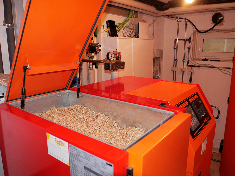 Palletheizung2 bei Raabe Elektro-Anlagen GmbH in Eisenach